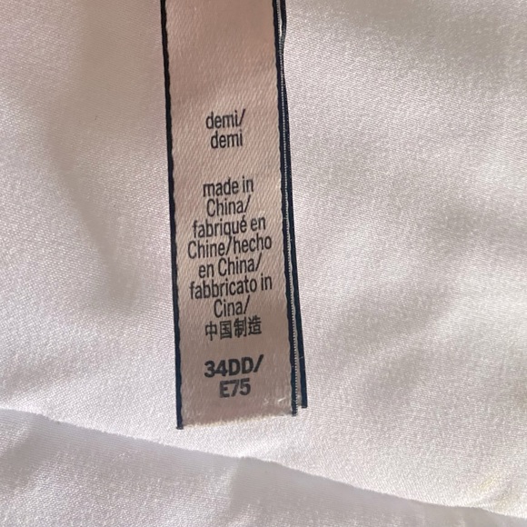 Victoria Secret Demi Bra Criss Cross - Picture 5 of 5